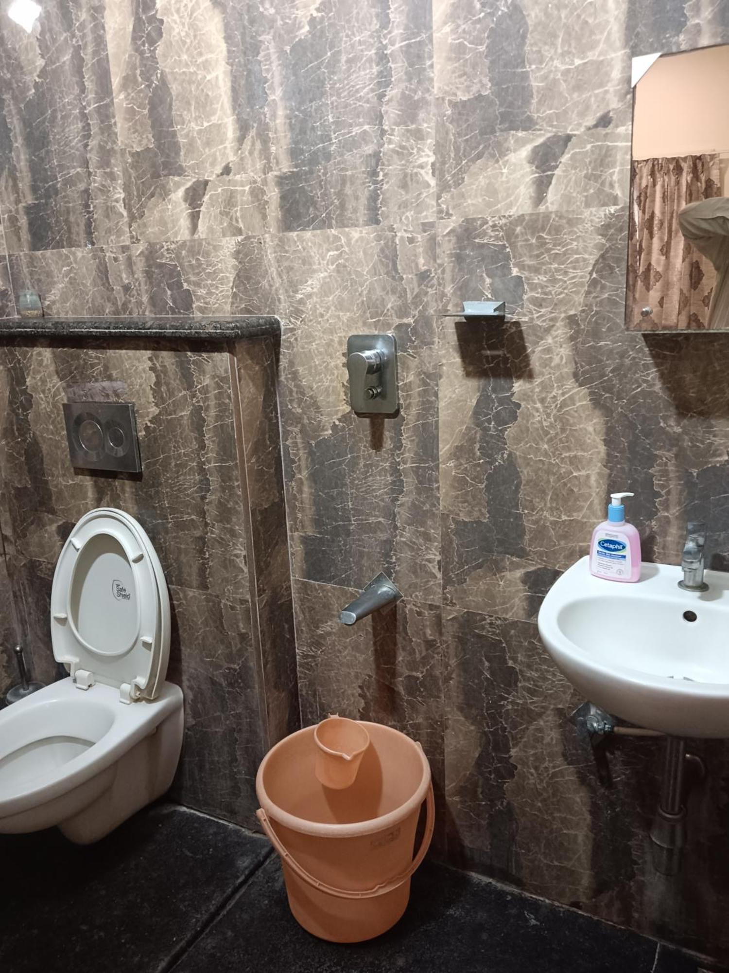 Iris Comfort Inn Chennai Eksteriør bilde